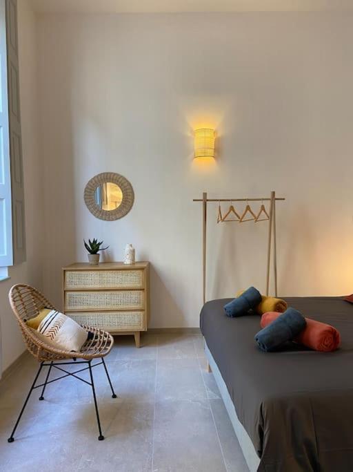 Appartement Avec Ventilateurs Proche Du Palais Des Papes Avignon Extérieur photo